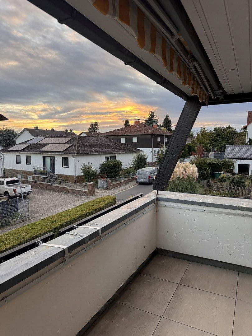 Prenájom bytu 4-izbový 123 m², Karbener Straẞe 1a, Nidderau, Hesensko Prenájom bytu 4-izbový 123 m², Karbener Straẞe 1a, Nidderau, Hesensko