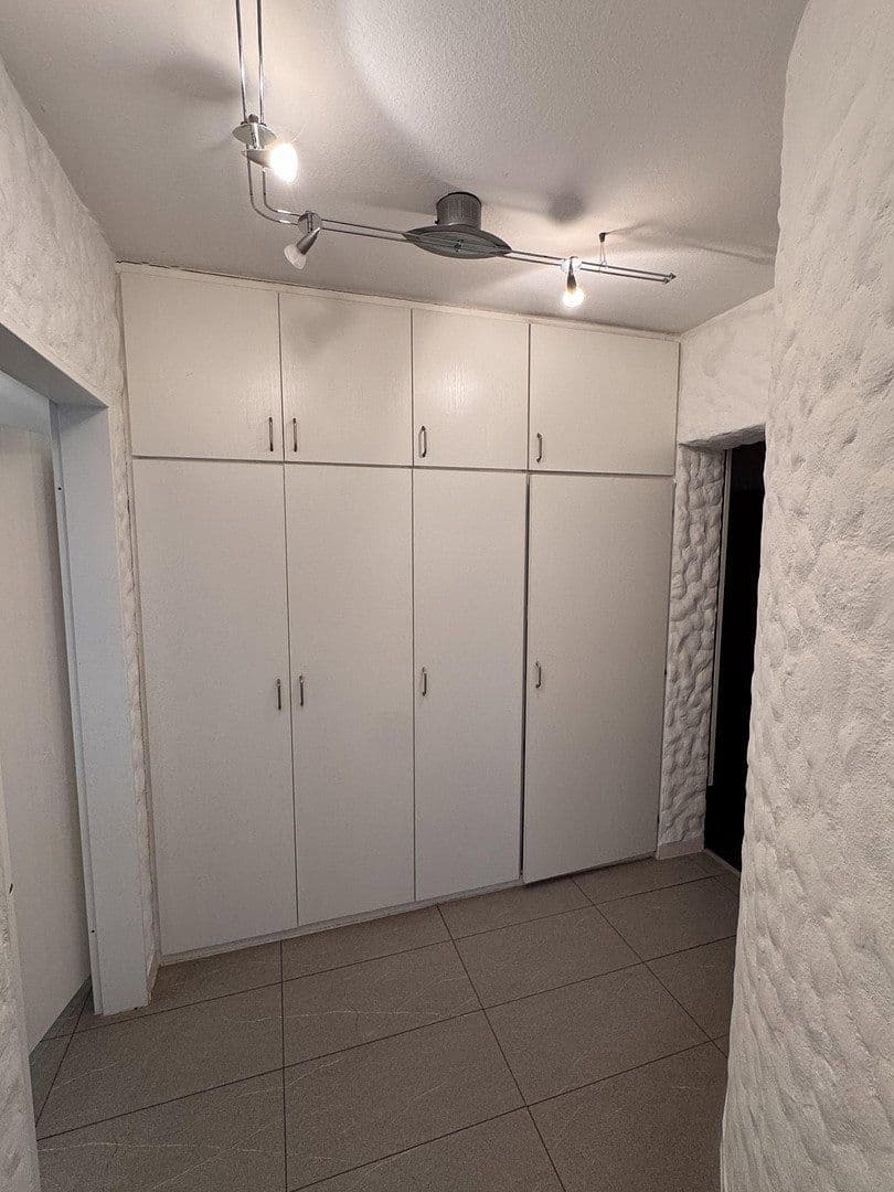 Prenájom bytu 4-izbový 123 m², Karbener Straẞe 1a, Nidderau, Hesensko Prenájom bytu 4-izbový 123 m², Karbener Straẞe 1a, Nidderau, Hesensko