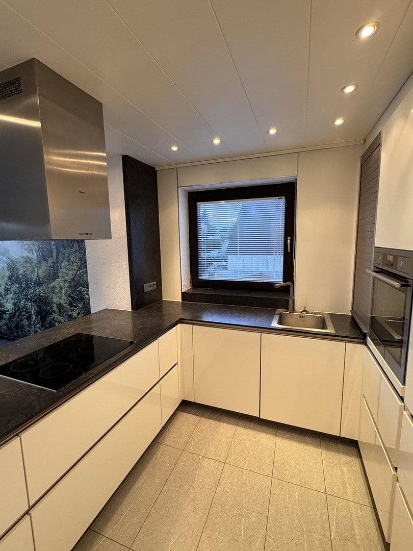 Prenájom bytu 4-izbový 123 m², Karbener Straẞe 1a, Nidderau, Hesensko Prenájom bytu 4-izbový 123 m², Karbener Straẞe 1a, Nidderau, Hesensko