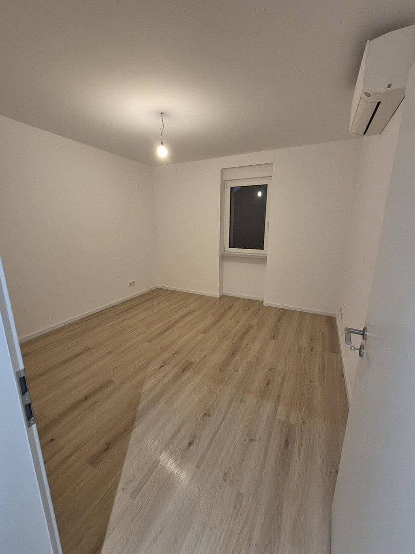 Prenájom bytu 4-izbový 113 m², Bühler Straße 138, Saarbrücken, Sársko Prenájom bytu 4-izbový 113 m², Bühler Straße 138, Saarbrücken, Sársko