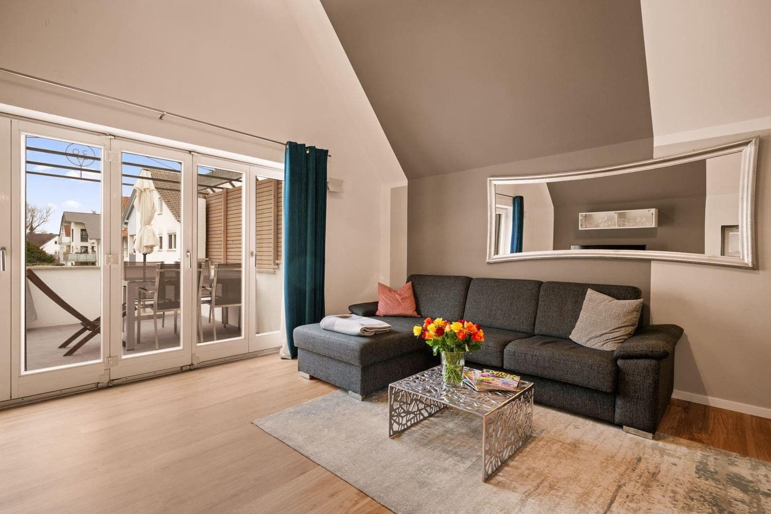 Prenájom bytu 2-izbový 82 m², Friedrichshafen, Bádensko-Wurttembersko Prenájom bytu 2-izbový 82 m², Friedrichshafen, Bádensko-Wurttembersko