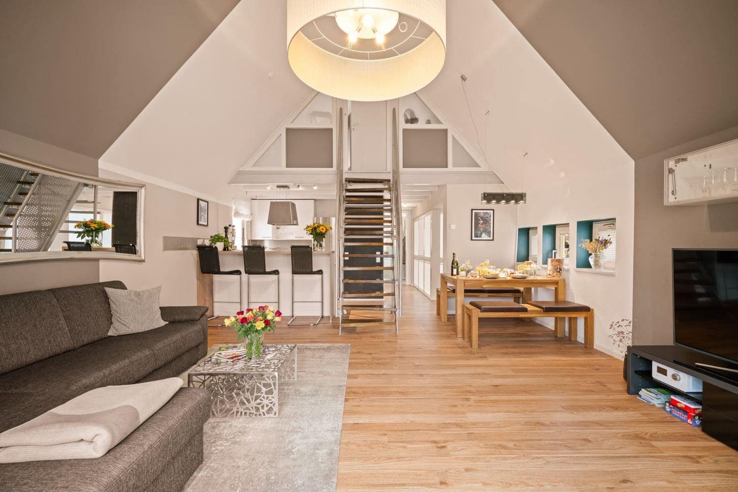 Prenájom bytu 2-izbový 82 m², Friedrichshafen, Bádensko-Wurttembersko Prenájom bytu 2-izbový 82 m², Friedrichshafen, Bádensko-Wurttembersko