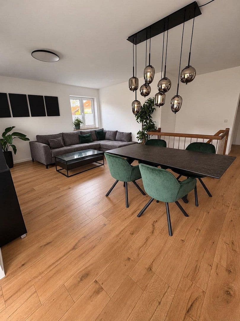 Prenájom bytu 5-izbový 130 m², Feldkirchen-Westerham(Vagen), Bavorsko Prenájom bytu 5-izbový 130 m², Feldkirchen-Westerham(Vagen), Bavorsko