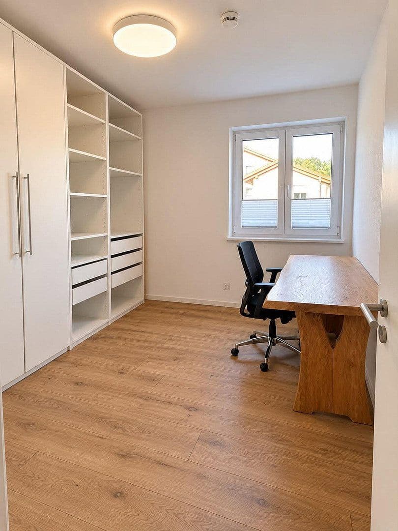 Prenájom bytu 5-izbový 130 m², Feldkirchen-Westerham(Vagen), Bavorsko Prenájom bytu 5-izbový 130 m², Feldkirchen-Westerham(Vagen), Bavorsko