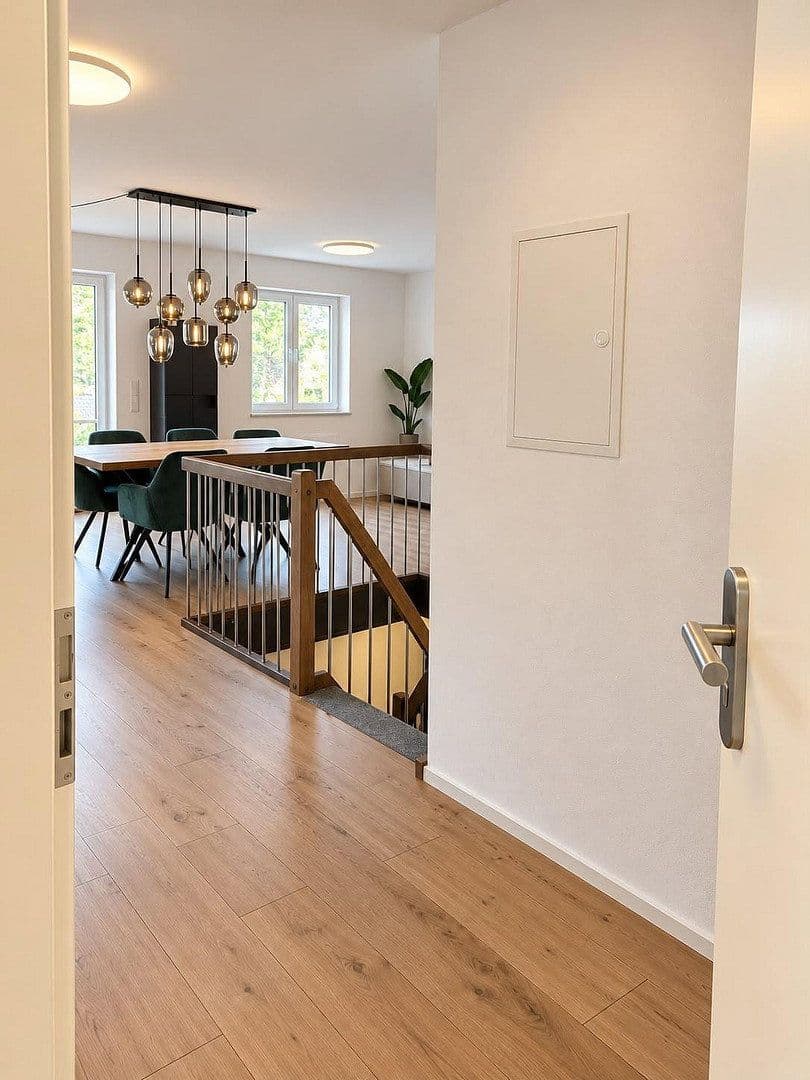 Prenájom bytu 5-izbový 130 m², Feldkirchen-Westerham(Vagen), Bavorsko Prenájom bytu 5-izbový 130 m², Feldkirchen-Westerham(Vagen), Bavorsko