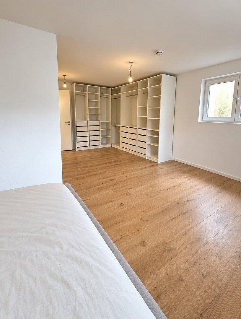 Prenájom bytu 5-izbový 130 m², Feldkirchen-Westerham(Vagen), Bavorsko Prenájom bytu 5-izbový 130 m², Feldkirchen-Westerham(Vagen), Bavorsko