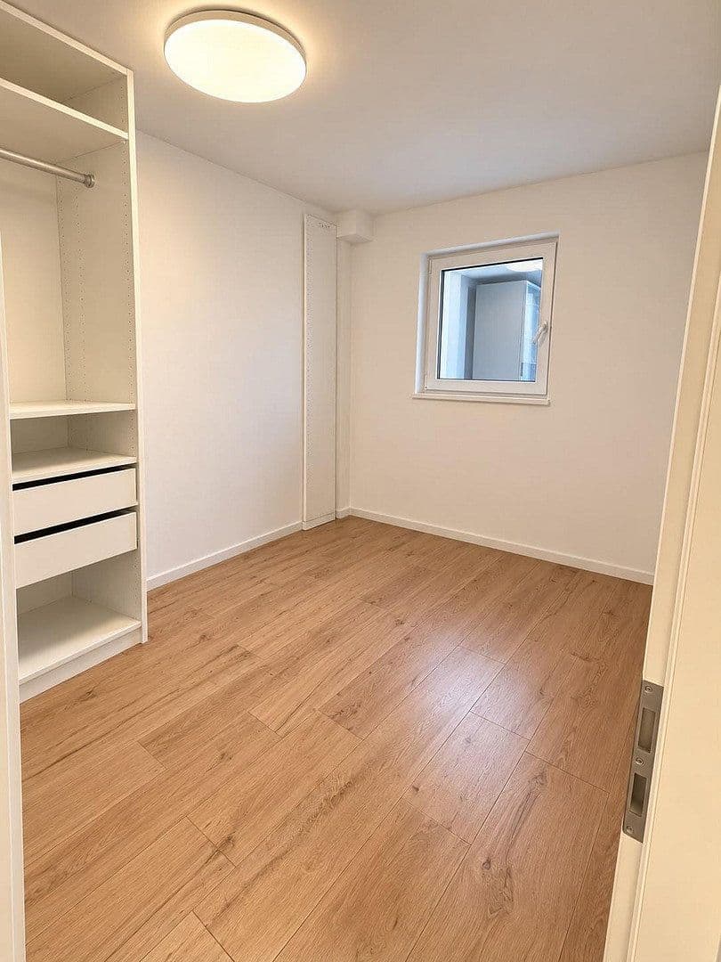 Prenájom bytu 5-izbový 130 m², Feldkirchen-Westerham(Vagen), Bavorsko Prenájom bytu 5-izbový 130 m², Feldkirchen-Westerham(Vagen), Bavorsko