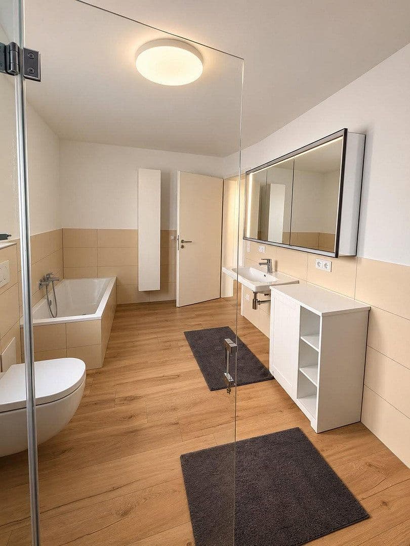 Prenájom bytu 5-izbový 130 m², Feldkirchen-Westerham(Vagen), Bavorsko Prenájom bytu 5-izbový 130 m², Feldkirchen-Westerham(Vagen), Bavorsko