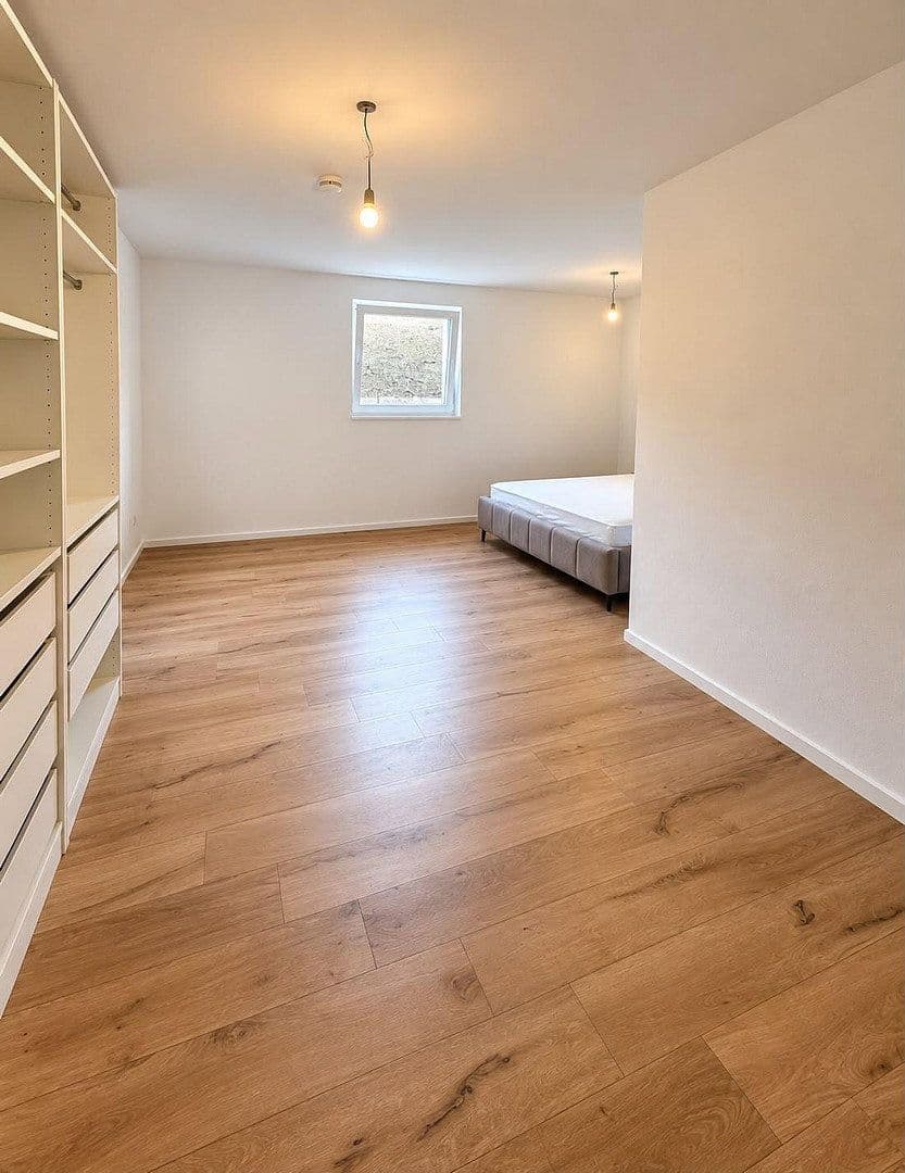 Prenájom bytu 5-izbový 130 m², Feldkirchen-Westerham(Vagen), Bavorsko Prenájom bytu 5-izbový 130 m², Feldkirchen-Westerham(Vagen), Bavorsko