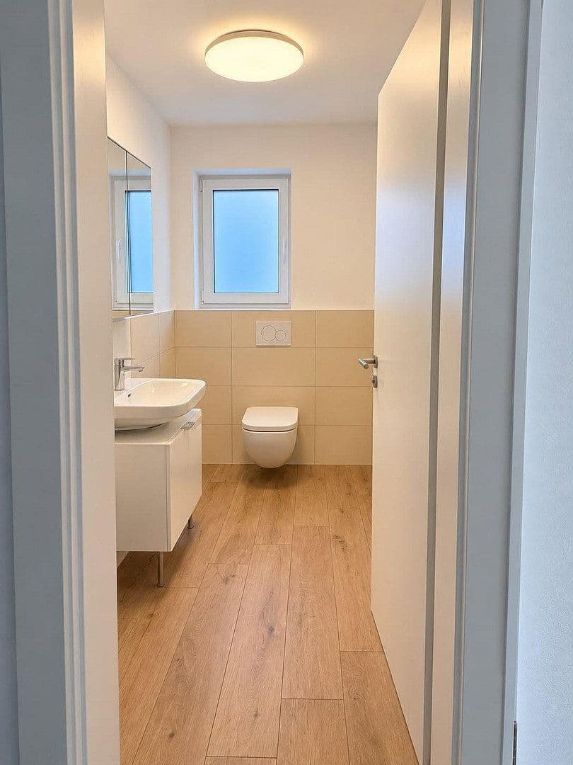 Prenájom bytu 5-izbový 130 m², Feldkirchen-Westerham(Vagen), Bavorsko Prenájom bytu 5-izbový 130 m², Feldkirchen-Westerham(Vagen), Bavorsko