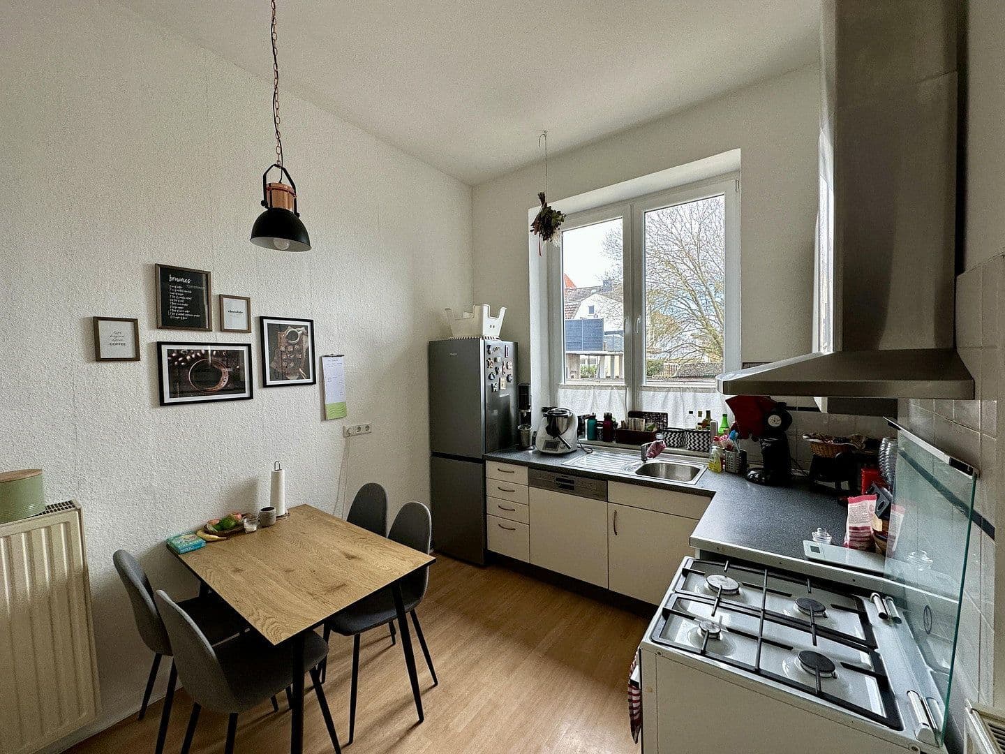Prenájom bytu 4-izbový 103 m², Uhlandstraße, Osnabrück, Dolné Sasko Prenájom bytu 4-izbový 103 m², Uhlandstraße, Osnabrück, Dolné Sasko
