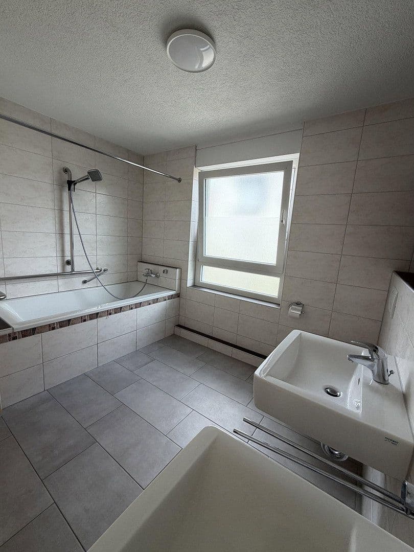Prenájom bytu 4-izbový 115 m², Seestraße 38, Weil im Schönbuch, Bádensko-Wurttembersko Prenájom bytu 4-izbový 115 m², Seestraße 38, Weil im Schönbuch, Bádensko-Wurttembersko