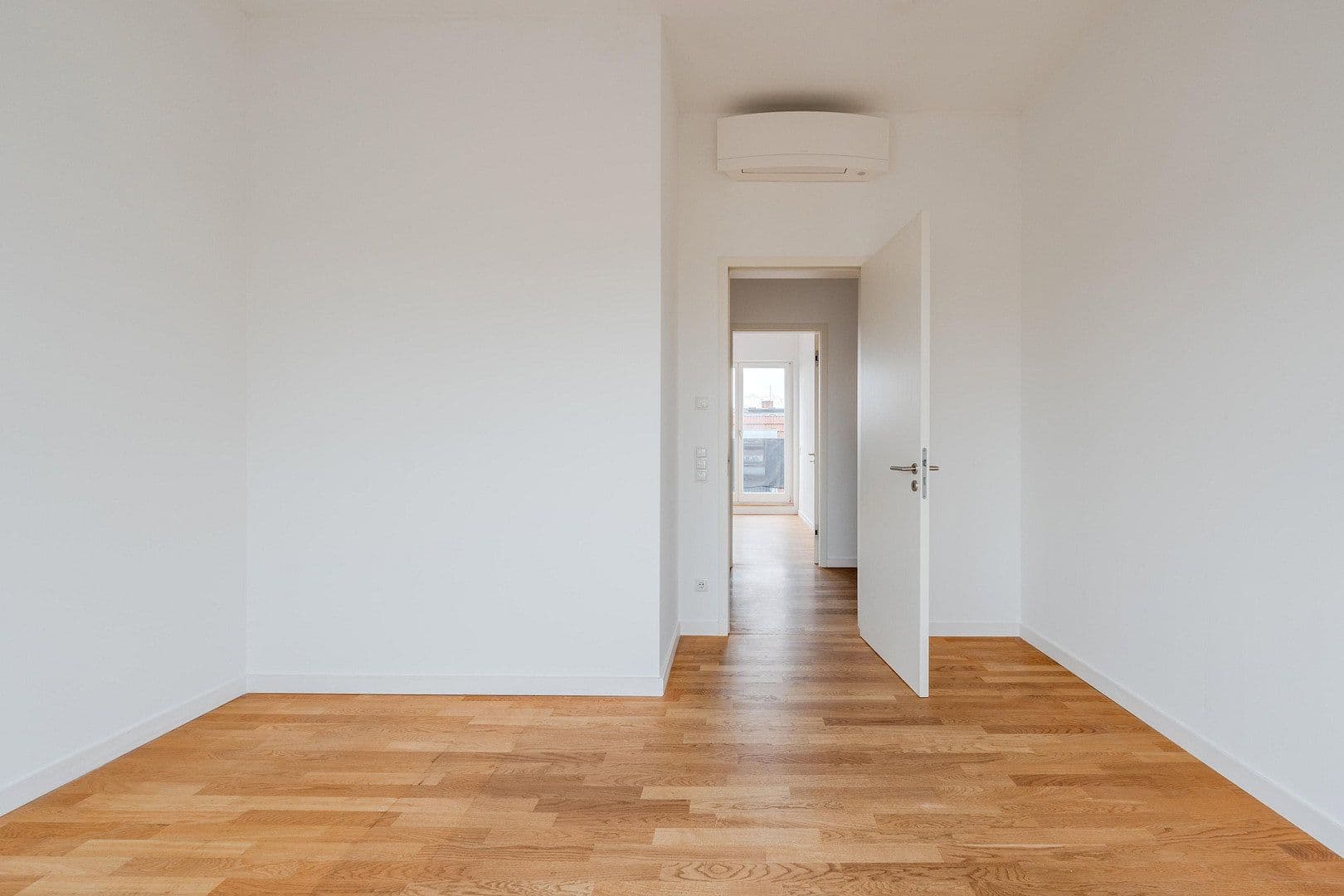 Predaj bytu 7-izbový 286 m², Gabriel Max Str 15a, Berlin, Berlín Predaj bytu 7-izbový 286 m², Gabriel Max Str 15a, Berlin, Berlín