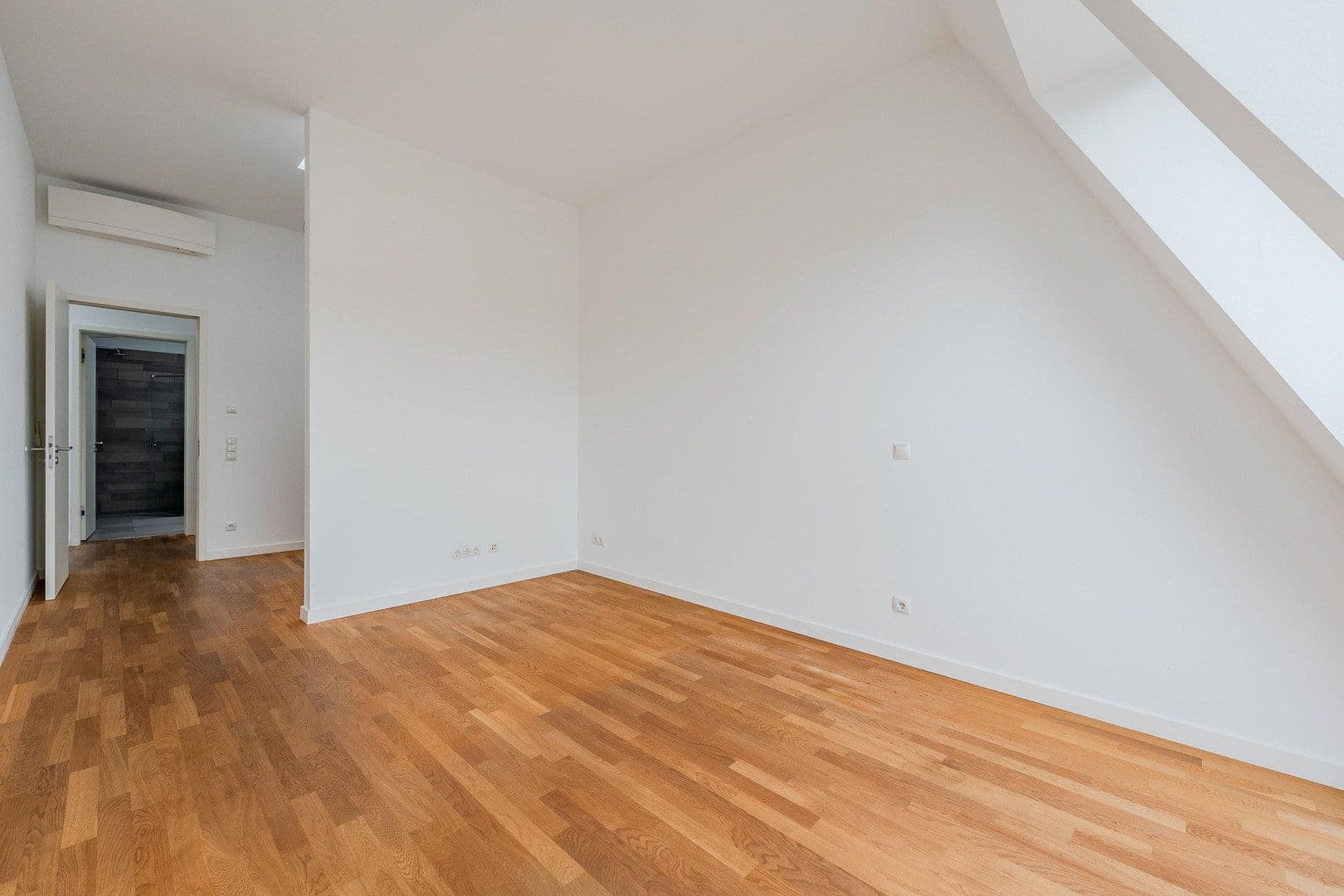 Predaj bytu 7-izbový 286 m², Gabriel Max Str 15a, Berlin, Berlín Predaj bytu 7-izbový 286 m², Gabriel Max Str 15a, Berlin, Berlín