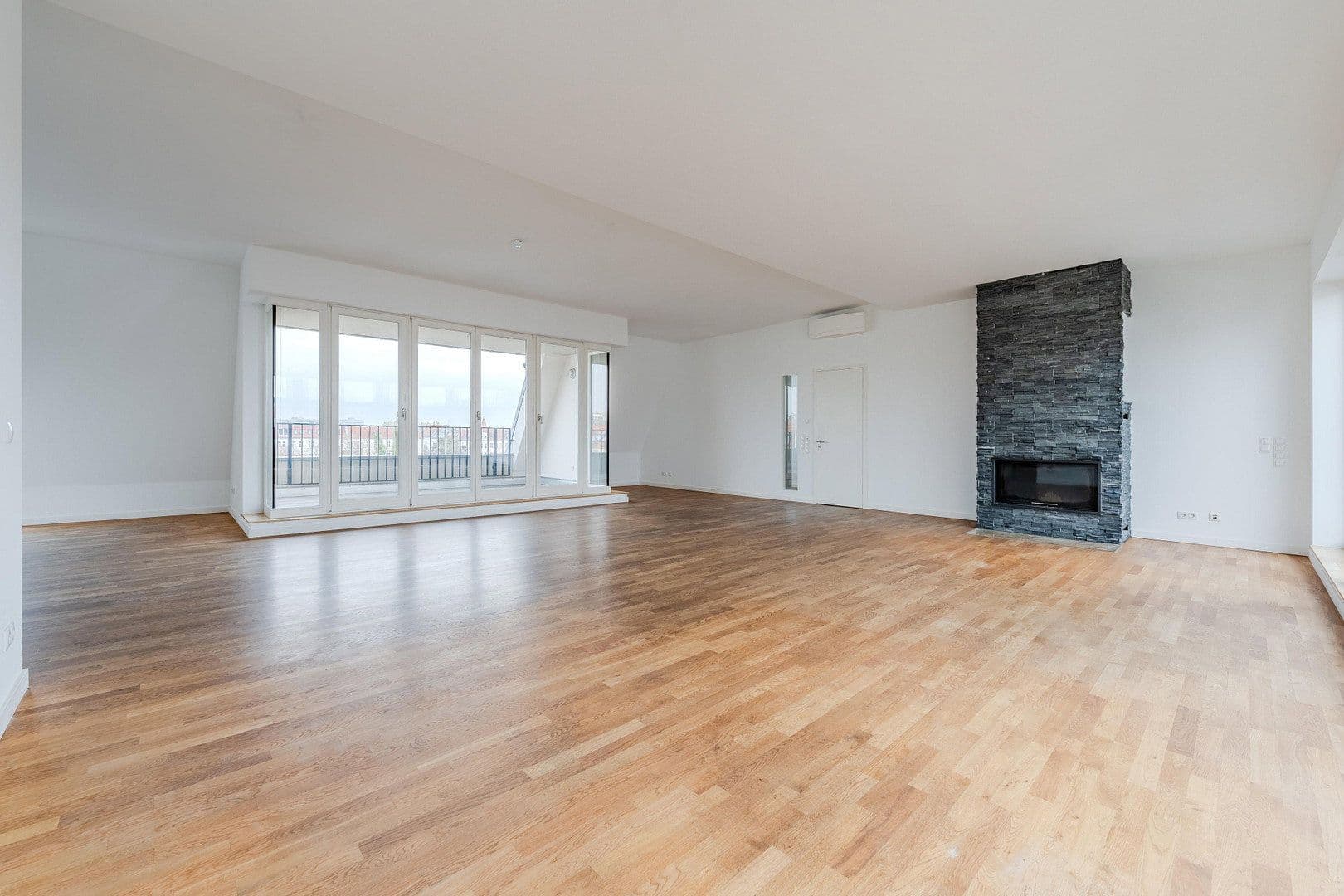 Predaj bytu 7-izbový 286 m², Gabriel Max Str 15a, Berlin, Berlín Predaj bytu 7-izbový 286 m², Gabriel Max Str 15a, Berlin, Berlín