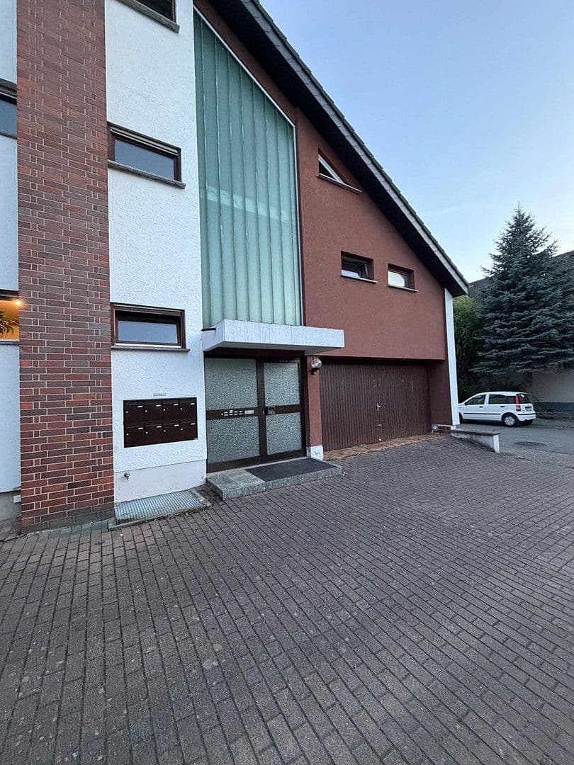 Prenájom bytu 3-izbový 104 m², Siegfriedstr. 24, Schriesheim, Bádensko-Wurttembersko Prenájom bytu 3-izbový 104 m², Siegfriedstr. 24, Schriesheim, Bádensko-Wurttembersko