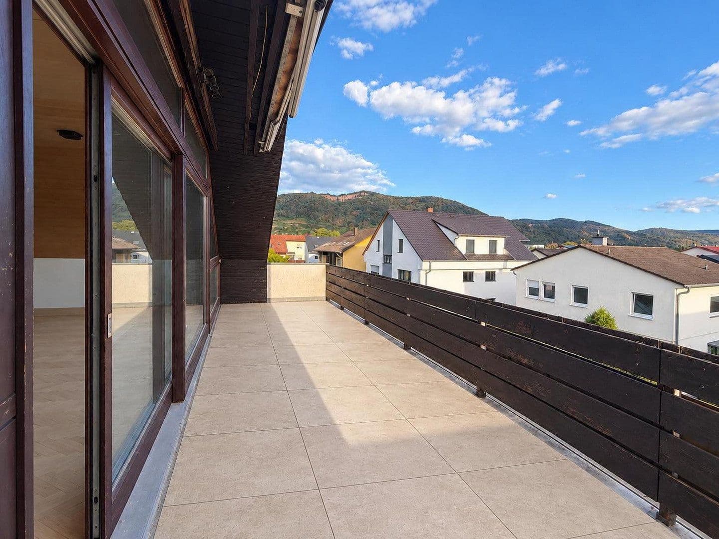 Prenájom bytu 3-izbový 104 m², Siegfriedstr. 24, Schriesheim, Bádensko-Wurttembersko Prenájom bytu 3-izbový 104 m², Siegfriedstr. 24, Schriesheim, Bádensko-Wurttembersko