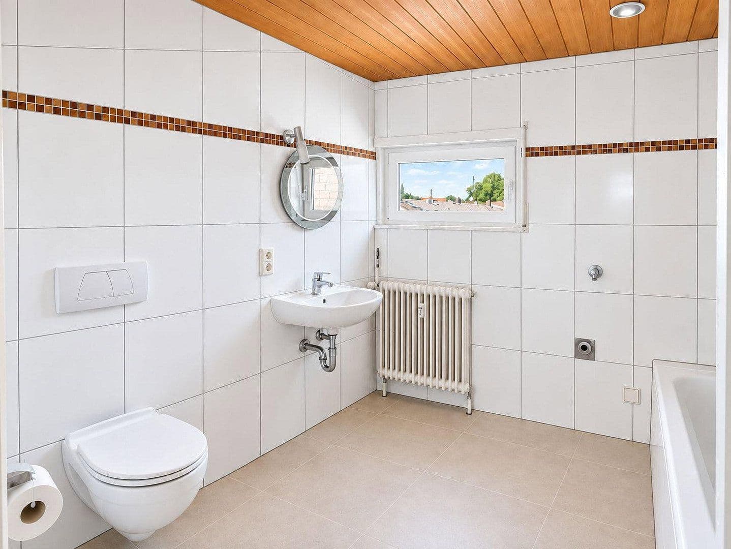 Prenájom bytu 3-izbový 104 m², Siegfriedstr. 24, Schriesheim, Bádensko-Wurttembersko Prenájom bytu 3-izbový 104 m², Siegfriedstr. 24, Schriesheim, Bádensko-Wurttembersko