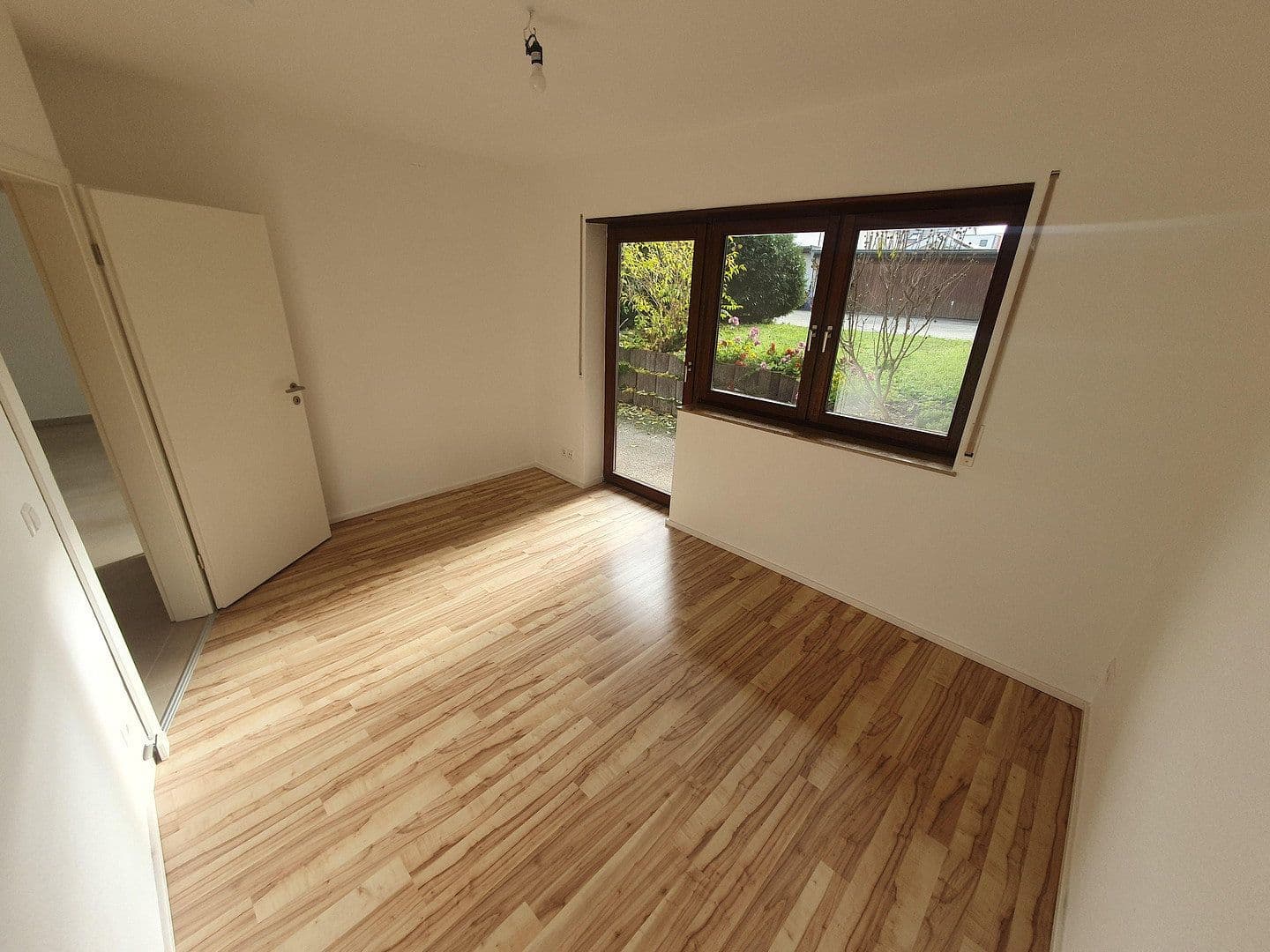 Prenájom bytu 2-izbový 68 m², Am Langen Sand 13, Schwetzingen, Bádensko-Wurttembersko Prenájom bytu 2-izbový 68 m², Am Langen Sand 13, Schwetzingen, Bádensko-Wurttembersko
