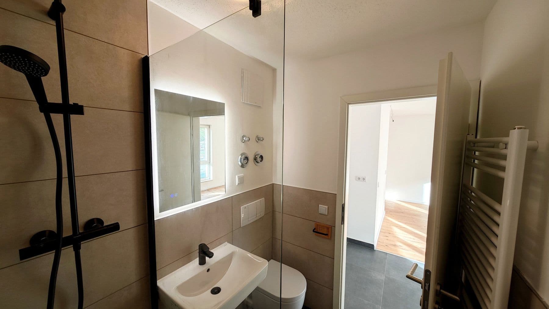 Prenájom bytu 1-izbový 38 m², Arthur-Hoffmann-Straße 90, Leipzig, Sasko Prenájom bytu 1-izbový 38 m², Arthur-Hoffmann-Straße 90, Leipzig, Sasko