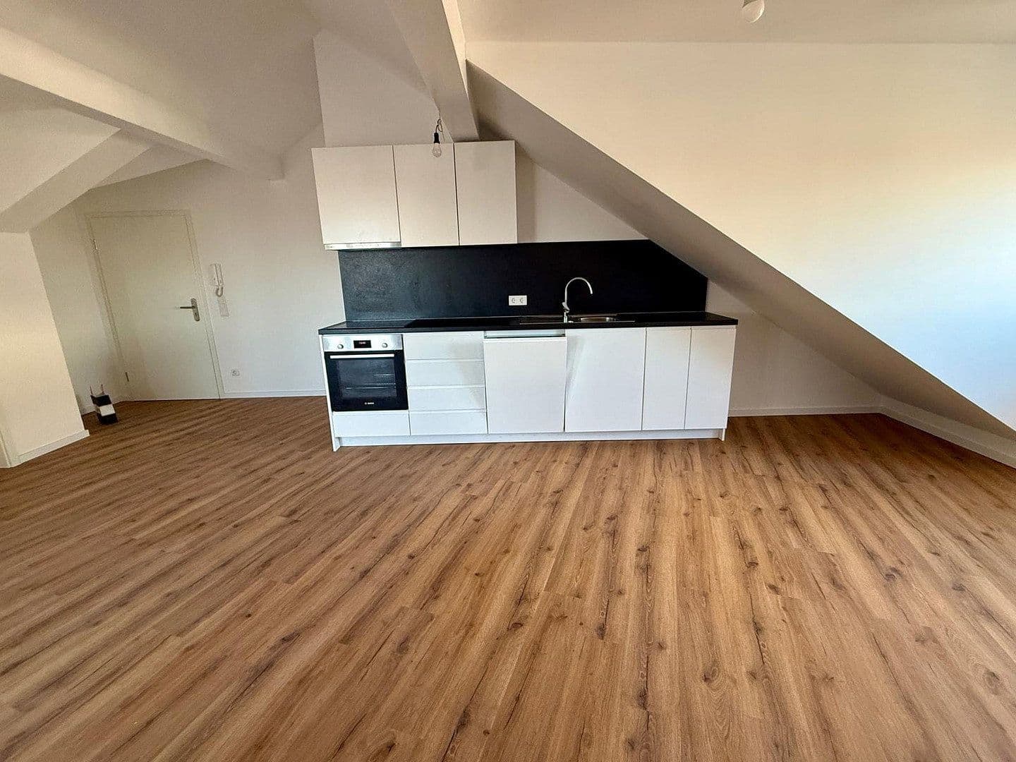 Prenájom bytu 3-izbový 85 m², Stromerstr. 1/1A, Nürnberg, Bavorsko Prenájom bytu 3-izbový 85 m², Stromerstr. 1/1A, Nürnberg, Bavorsko