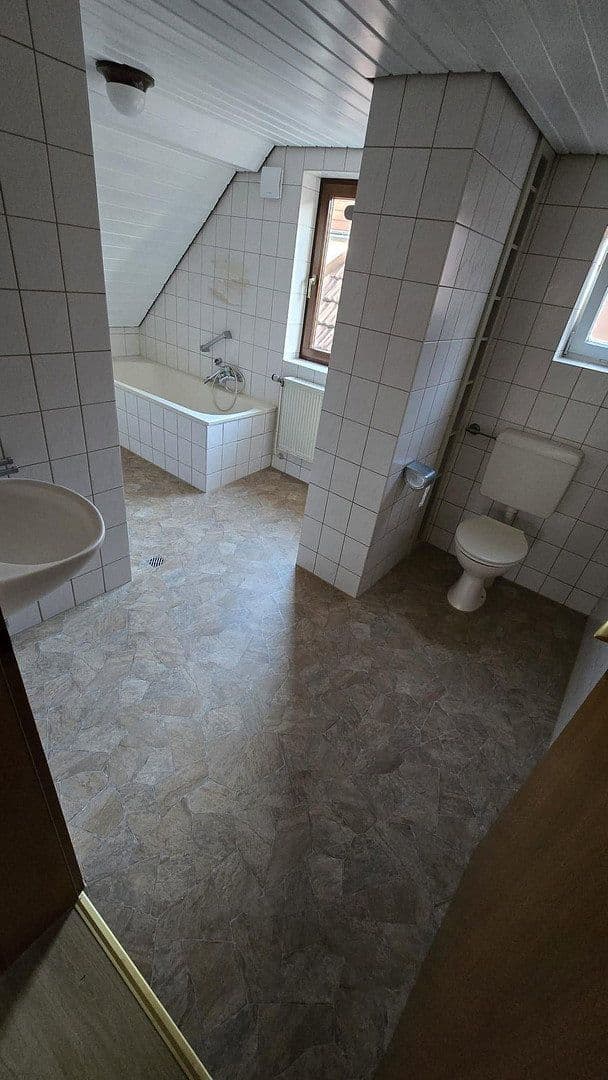 Prenájom bytu 3-izbový 77 m², Weil der Stadt, Bádensko-Wurttembersko Prenájom bytu 3-izbový 77 m², Weil der Stadt, Bádensko-Wurttembersko