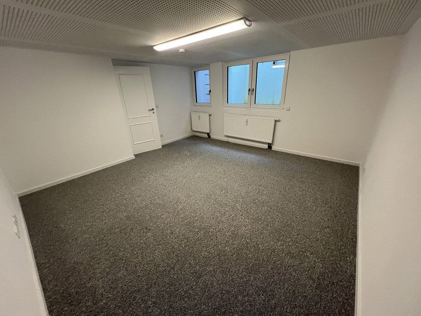 Prenájom bytu 3-izbový 87 m², Unterbrunner Str. 12, München, Bavorsko Prenájom bytu 3-izbový 87 m², Unterbrunner Str. 12, München, Bavorsko