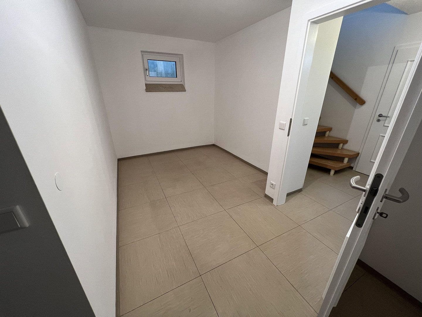 Prenájom bytu 3-izbový 87 m², Unterbrunner Str. 12, München, Bavorsko Prenájom bytu 3-izbový 87 m², Unterbrunner Str. 12, München, Bavorsko