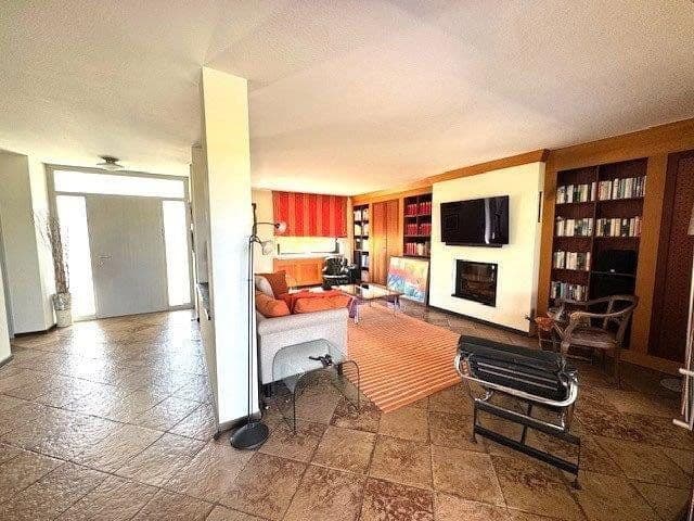 Prenájom domu 180 m², pozemok 950 m², Karben, Hesensko Prenájom domu 180 m², pozemok 950 m², Karben, Hesensko