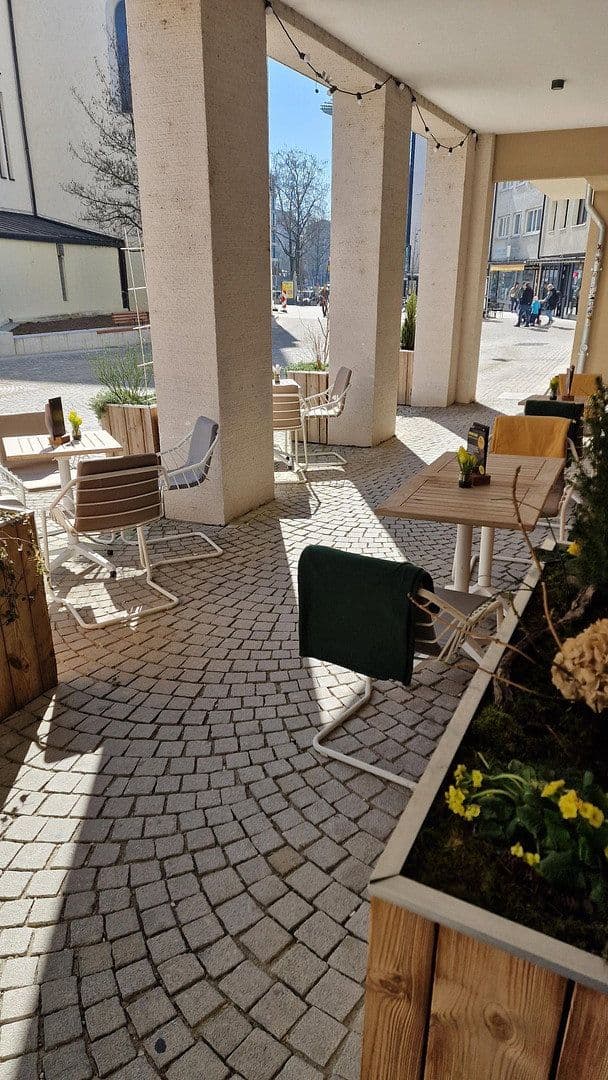 Prenájom nebytového priestoru 120 m², Ulm, Bádensko-Wurttembersko Prenájom nebytového priestoru 120 m², Ulm, Bádensko-Wurttembersko