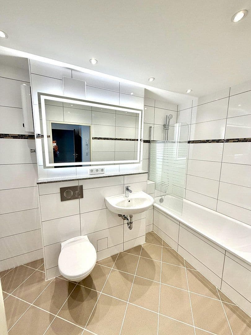 Prenájom bytu 2-izbový 62 m², Torfbruchstrasse 107, Düsseldorf, Severné Porýnie - Westfálsko Prenájom bytu 2-izbový 62 m², Torfbruchstrasse 107, Düsseldorf, Severné Porýnie - Westfálsko