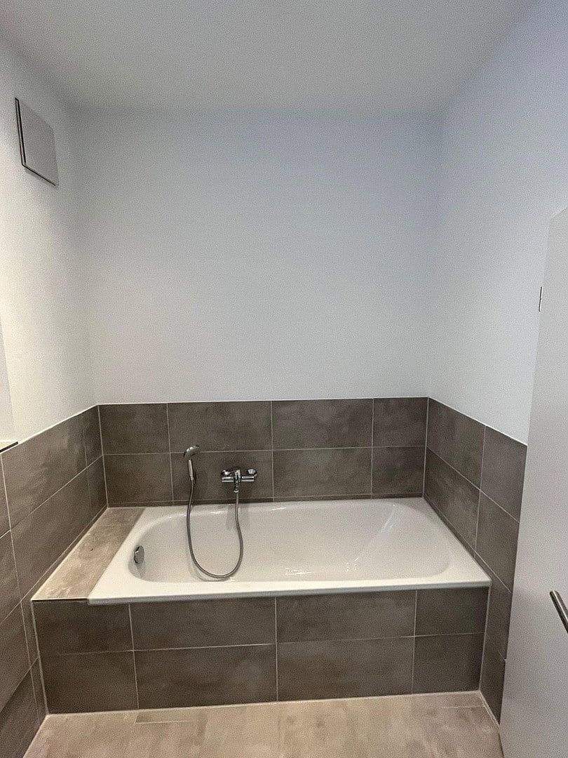 Prenájom bytu 4-izbový 136 m², Ländgasse 135a, Landshut, Bavorsko Prenájom bytu 4-izbový 136 m², Ländgasse 135a, Landshut, Bavorsko