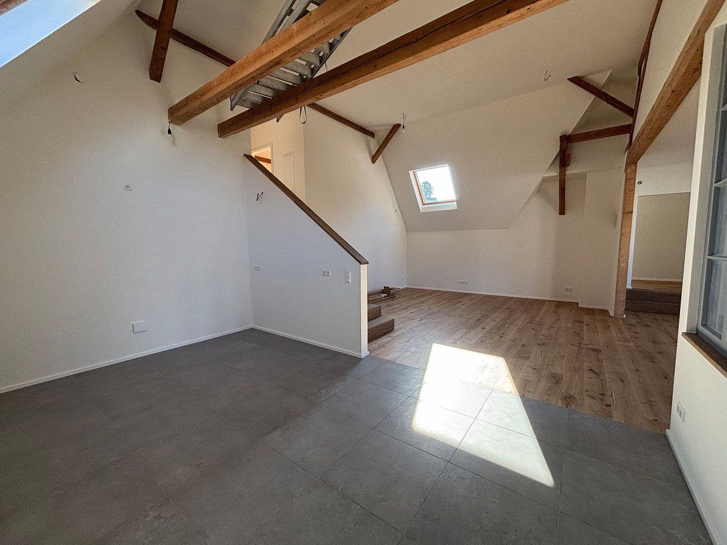 Prenájom bytu 4-izbový 147 m², Niefern-Öschelbronn, Bádensko-Wurttembersko Prenájom bytu 4-izbový 147 m², Niefern-Öschelbronn, Bádensko-Wurttembersko