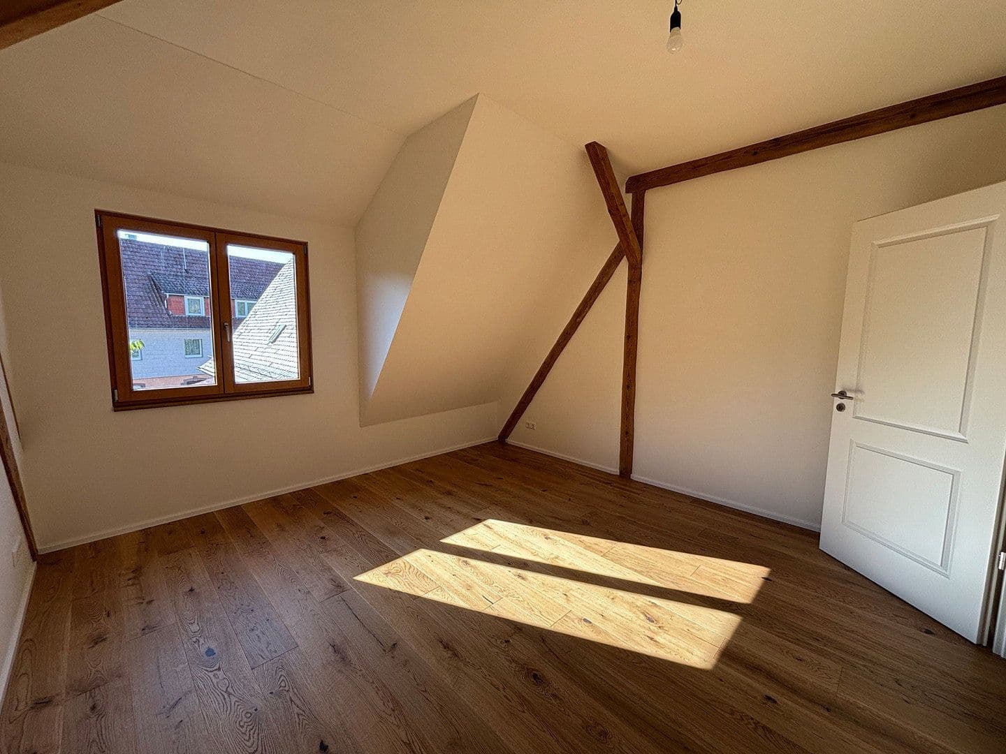 Prenájom bytu 4-izbový 147 m², Niefern-Öschelbronn, Bádensko-Wurttembersko Prenájom bytu 4-izbový 147 m², Niefern-Öschelbronn, Bádensko-Wurttembersko