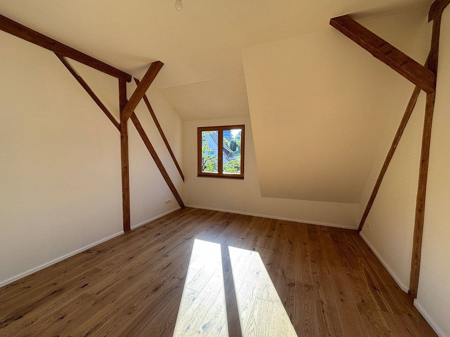Prenájom bytu 4-izbový 147 m², Niefern-Öschelbronn, Bádensko-Wurttembersko Prenájom bytu 4-izbový 147 m², Niefern-Öschelbronn, Bádensko-Wurttembersko