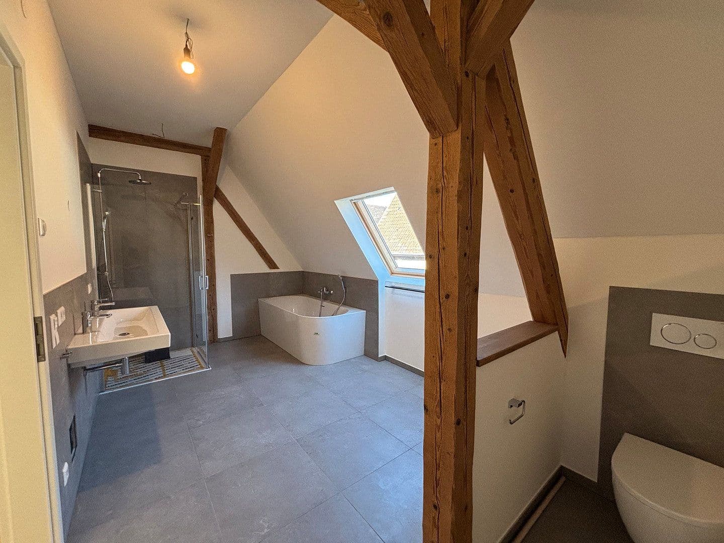 Prenájom bytu 4-izbový 147 m², Niefern-Öschelbronn, Bádensko-Wurttembersko Prenájom bytu 4-izbový 147 m², Niefern-Öschelbronn, Bádensko-Wurttembersko