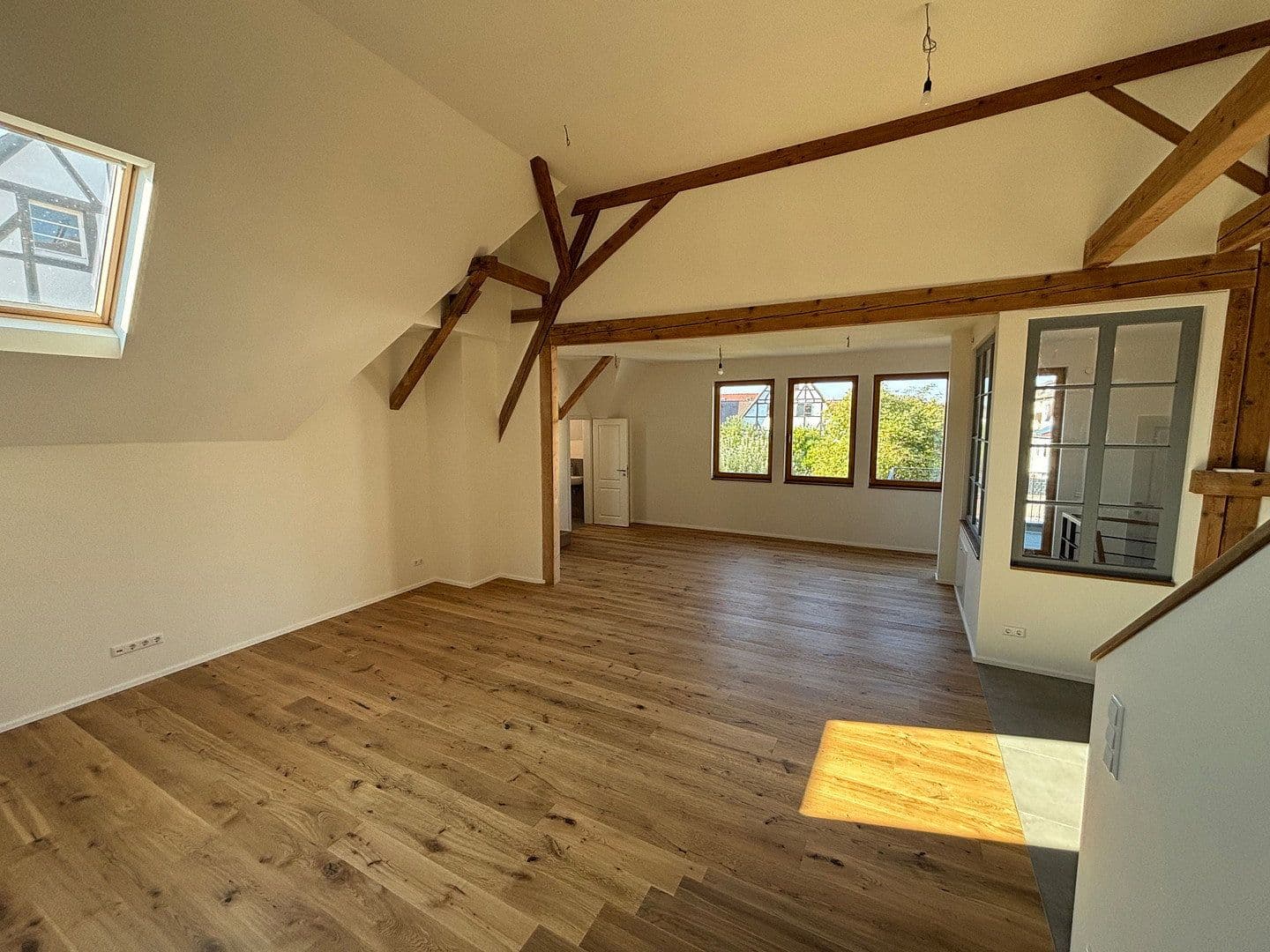 Prenájom bytu 4-izbový 147 m², Niefern-Öschelbronn, Bádensko-Wurttembersko Prenájom bytu 4-izbový 147 m², Niefern-Öschelbronn, Bádensko-Wurttembersko