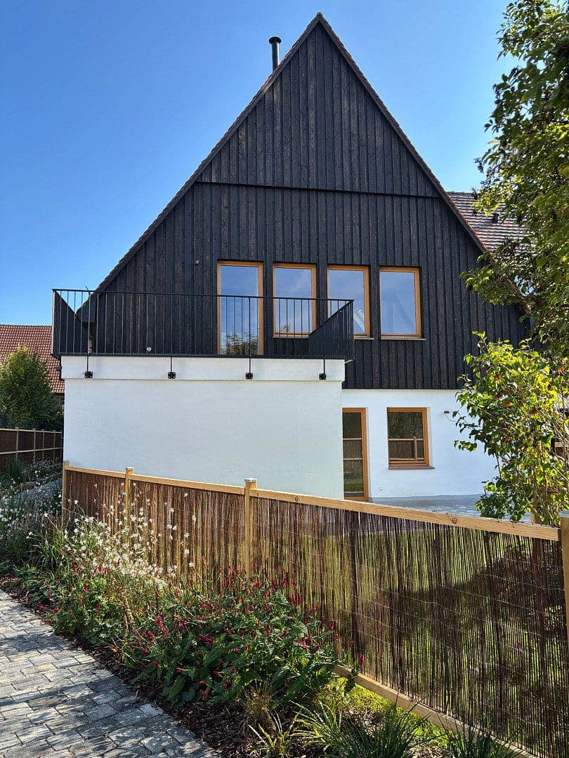 Prenájom bytu 4-izbový 147 m², Niefern-Öschelbronn, Bádensko-Wurttembersko Prenájom bytu 4-izbový 147 m², Niefern-Öschelbronn, Bádensko-Wurttembersko