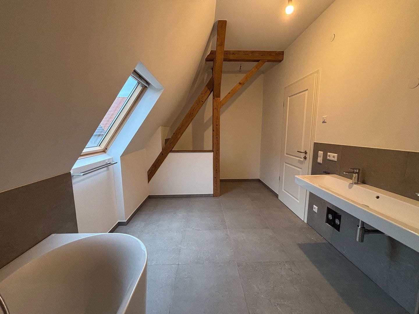 Prenájom bytu 4-izbový 147 m², Niefern-Öschelbronn, Bádensko-Wurttembersko Prenájom bytu 4-izbový 147 m², Niefern-Öschelbronn, Bádensko-Wurttembersko