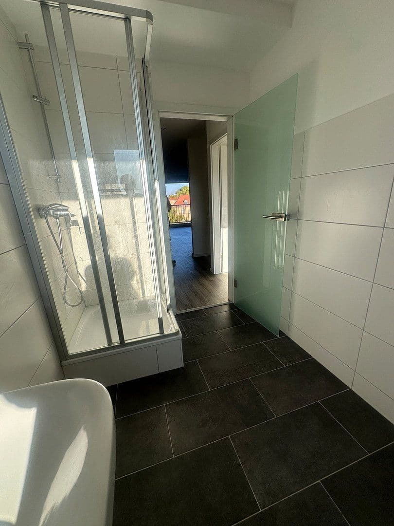 Prenájom bytu 3-izbový 106 m², Mannheim, Bádensko-Wurttembersko Prenájom bytu 3-izbový 106 m², Mannheim, Bádensko-Wurttembersko