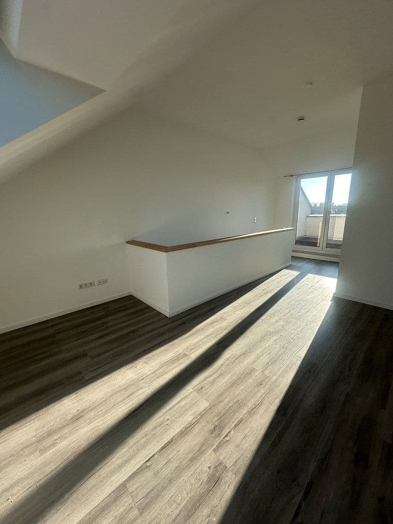 Prenájom bytu 3-izbový 106 m², Mannheim, Bádensko-Wurttembersko Prenájom bytu 3-izbový 106 m², Mannheim, Bádensko-Wurttembersko
