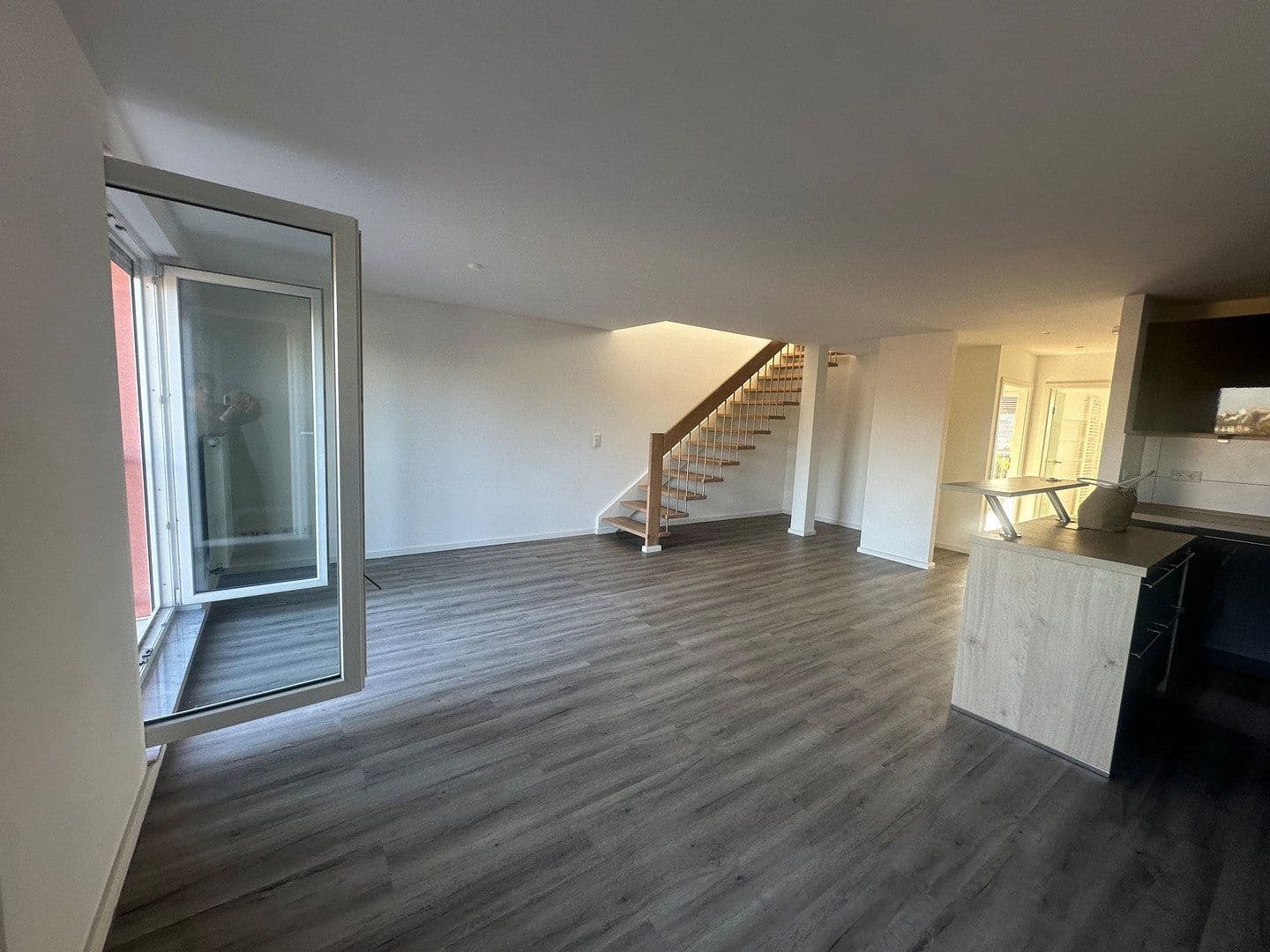Prenájom bytu 3-izbový 106 m², Mannheim, Bádensko-Wurttembersko Prenájom bytu 3-izbový 106 m², Mannheim, Bádensko-Wurttembersko