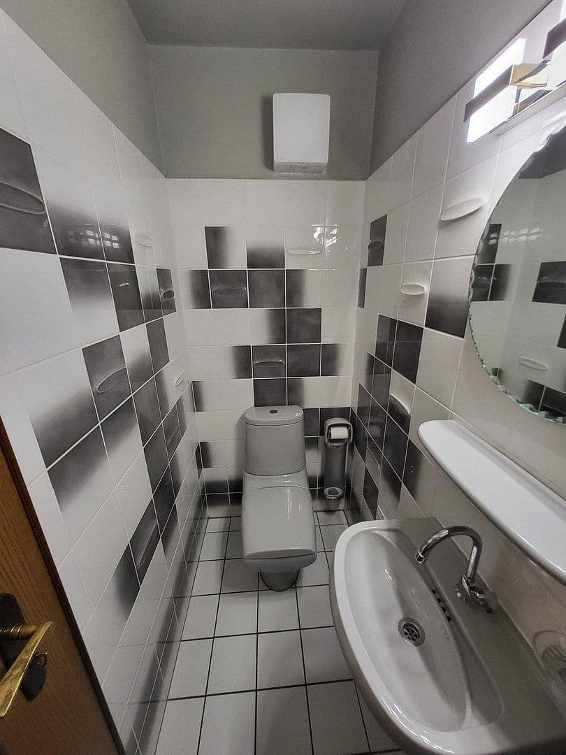 Prenájom bytu 2-izbový 76 m², Berliner Allee, Iserlohn, Severné Porýnie - Westfálsko Prenájom bytu 2-izbový 76 m², Berliner Allee, Iserlohn, Severné Porýnie - Westfálsko