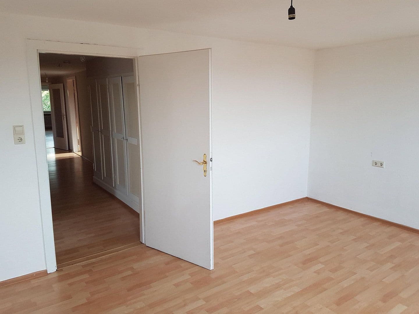 Prenájom bytu 4-izbový 115 m², Stuttgarter Str.2, Schömberg, Bádensko-Wurttembersko Prenájom bytu 4-izbový 115 m², Stuttgarter Str.2, Schömberg, Bádensko-Wurttembersko