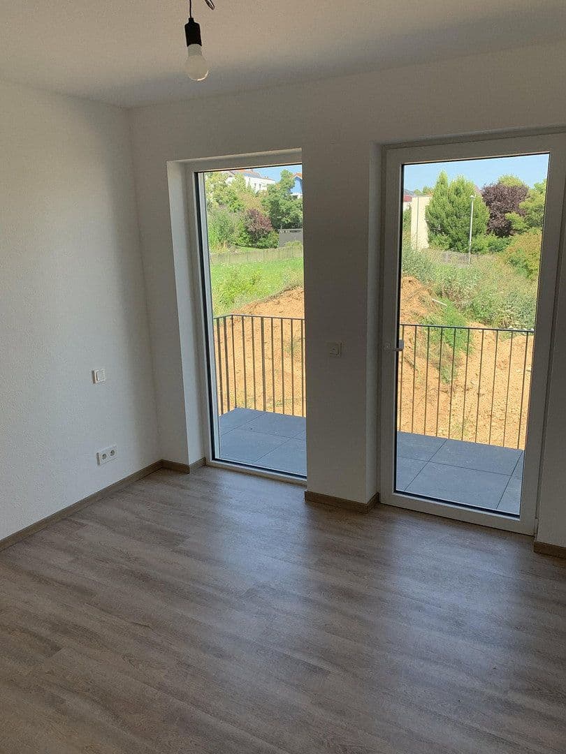 Prenájom bytu 3-izbový 95 m², Am Weidengraben 22, Waldbüttelbrunn, Bavorsko Prenájom bytu 3-izbový 95 m², Am Weidengraben 22, Waldbüttelbrunn, Bavorsko