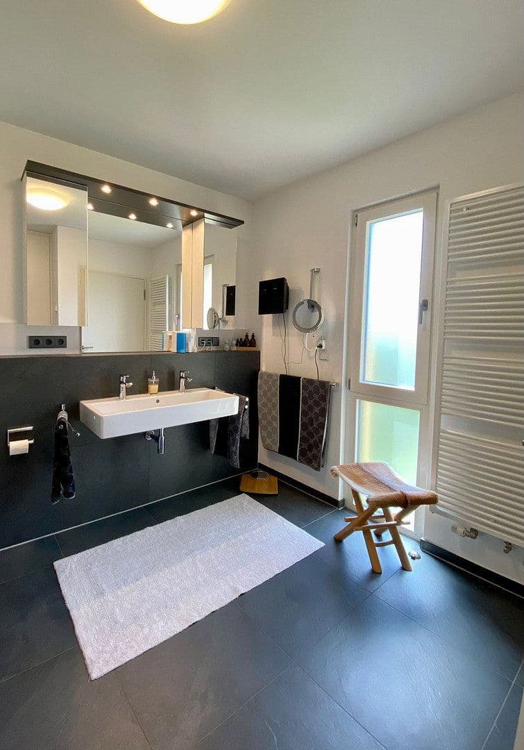 Prenájom bytu 5-izbový 185 m², Bühl, Bádensko-Wurttembersko Prenájom bytu 5-izbový 185 m², Bühl, Bádensko-Wurttembersko