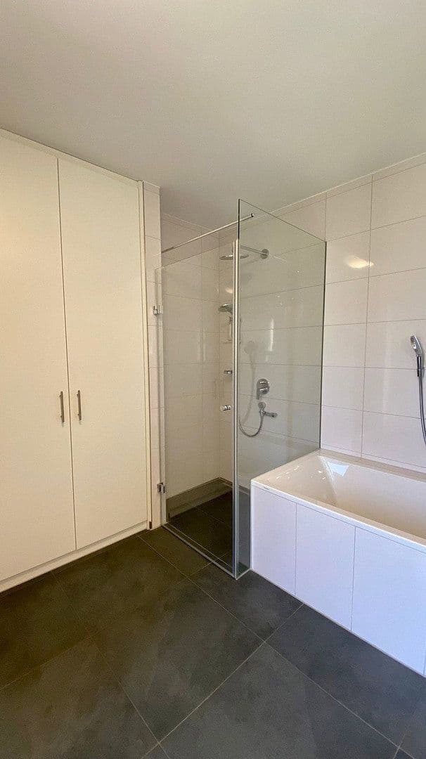 Prenájom bytu 5-izbový 185 m², Bühl, Bádensko-Wurttembersko Prenájom bytu 5-izbový 185 m², Bühl, Bádensko-Wurttembersko