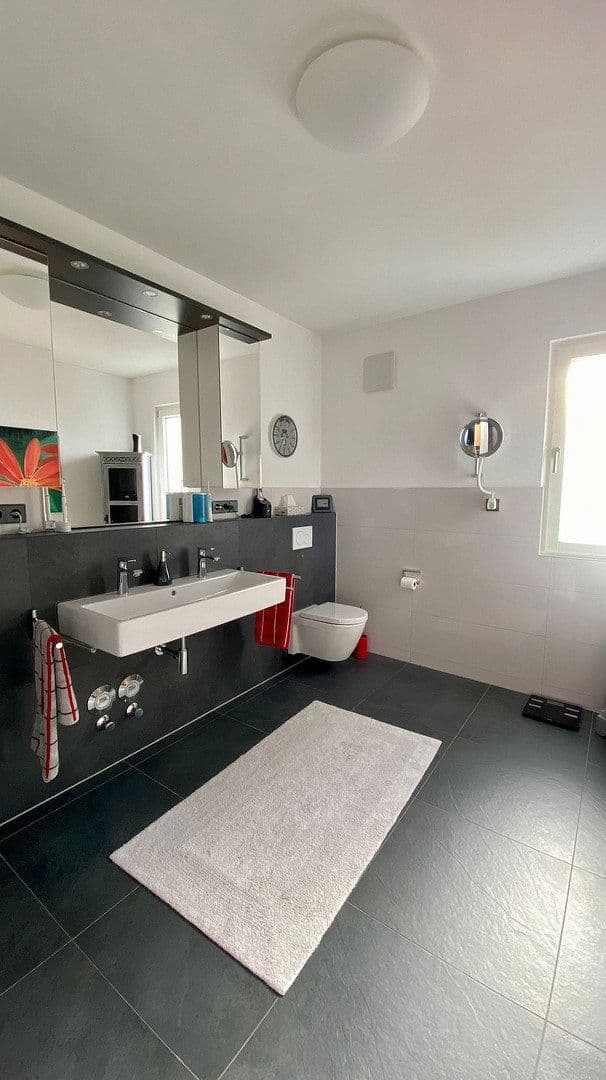 Prenájom bytu 5-izbový 185 m², Bühl, Bádensko-Wurttembersko Prenájom bytu 5-izbový 185 m², Bühl, Bádensko-Wurttembersko