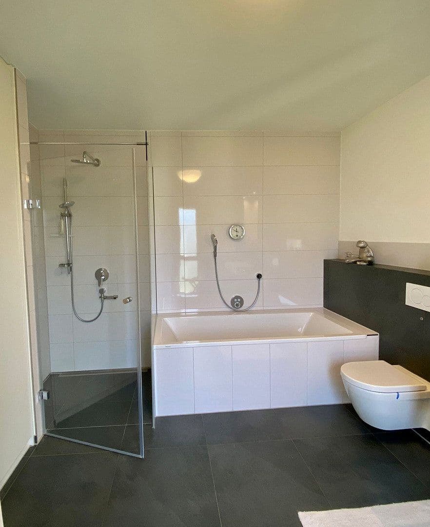 Prenájom bytu 5-izbový 185 m², Bühl, Bádensko-Wurttembersko Prenájom bytu 5-izbový 185 m², Bühl, Bádensko-Wurttembersko