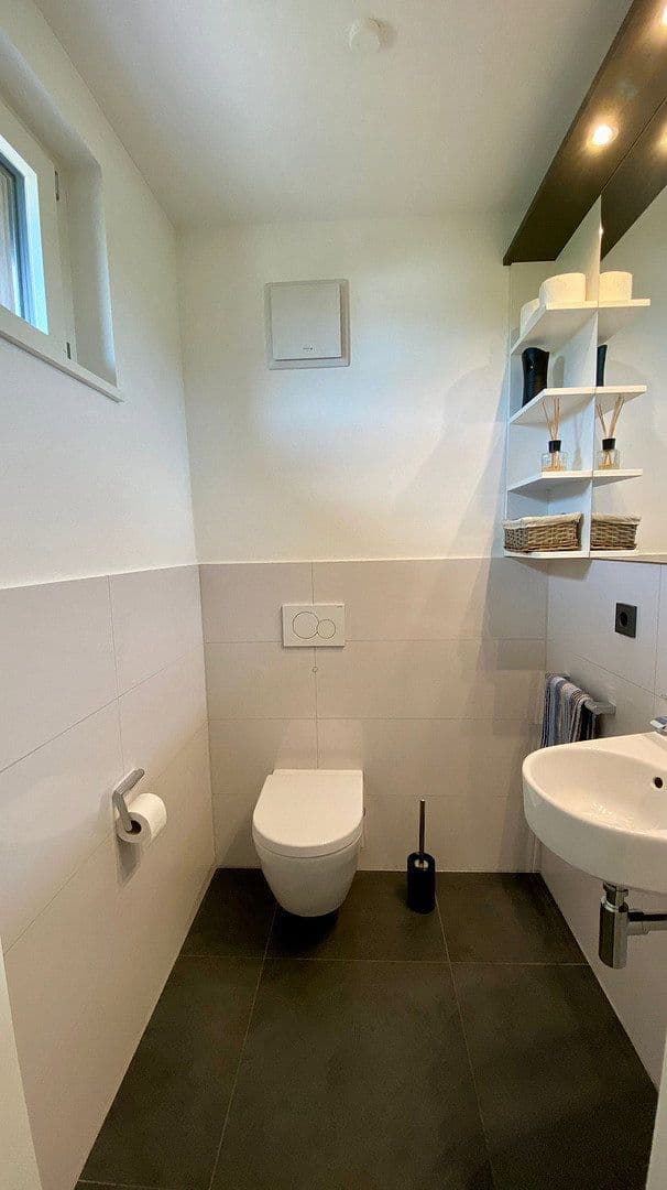 Prenájom bytu 5-izbový 185 m², Bühl, Bádensko-Wurttembersko Prenájom bytu 5-izbový 185 m², Bühl, Bádensko-Wurttembersko